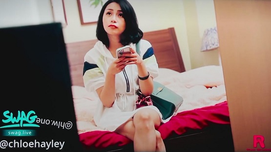 摄影记录房间生活点滴,发现内衣怪客住在我床下!被我叫出来干!